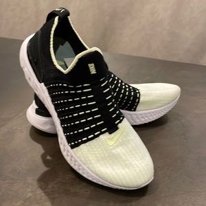 Nike phantom fly-knit slip on 8.5 women